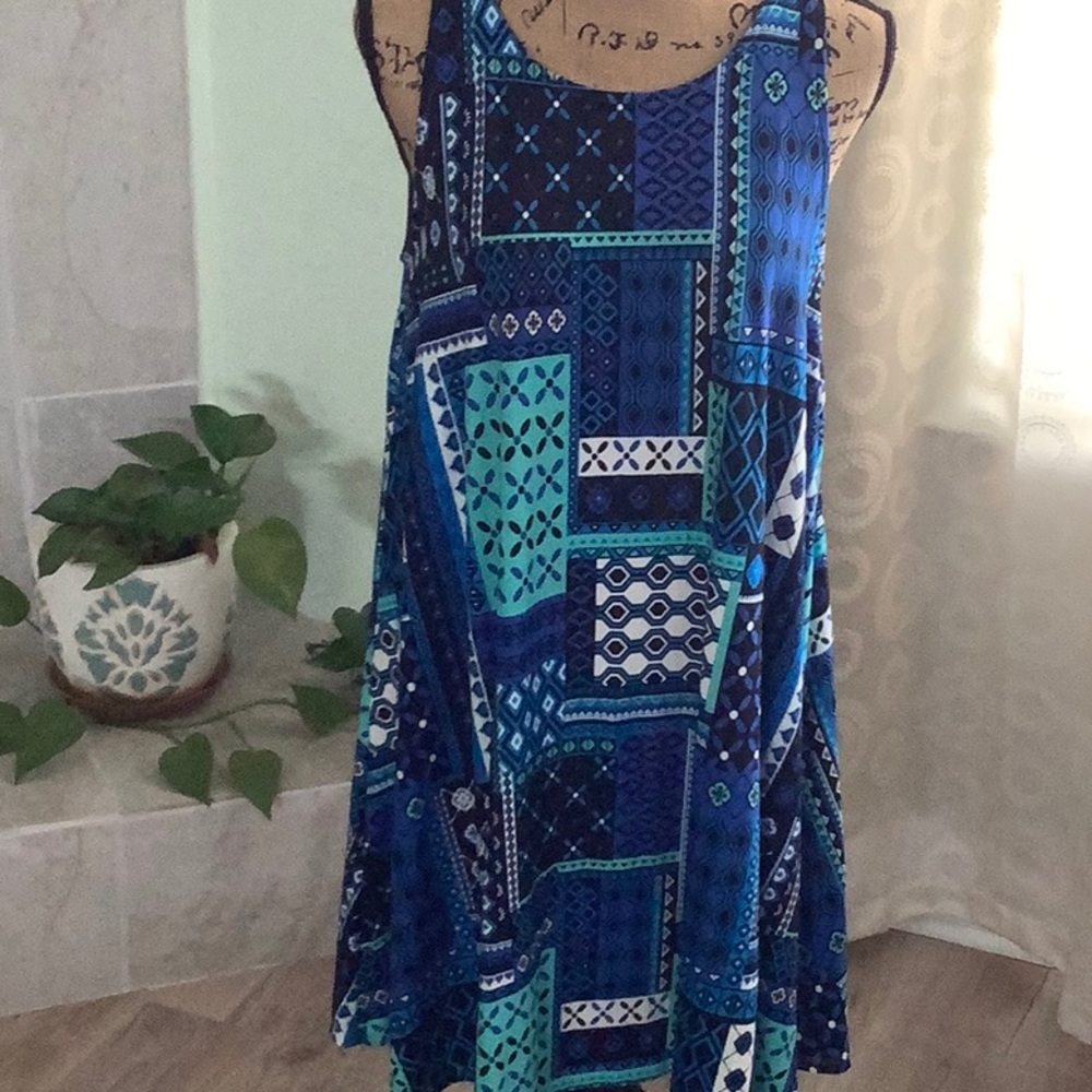 Ladies boutique dress, NWOT. Size medium